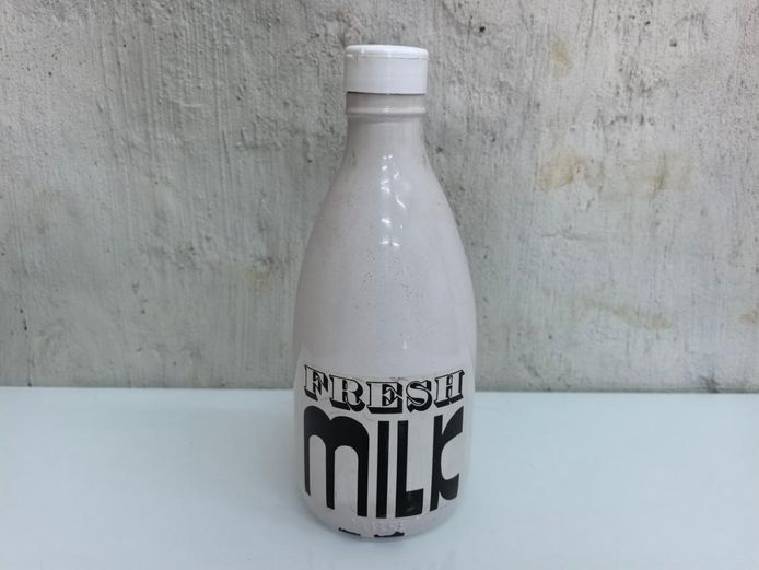 Retro Style Ceramic "Fresh Milk" Bottle 1L
