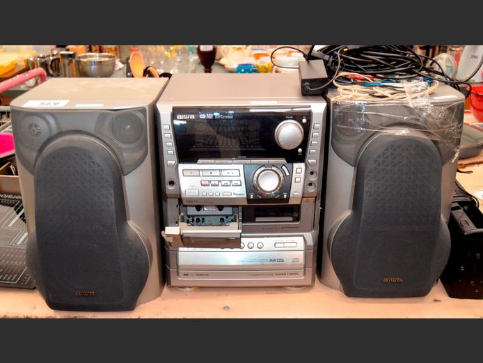 AIWA 5-CD CHANGER HI-FI WITH PAIR SPEAKERS [Switches on, untested further]