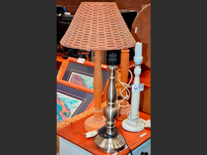 LOT OF 4: WOODEN TABLE LAMPS [1 with shade]