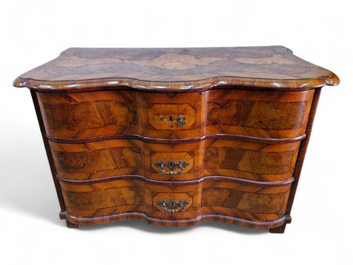 20th Century Large Italian Burr Walnut Chest of Drawers