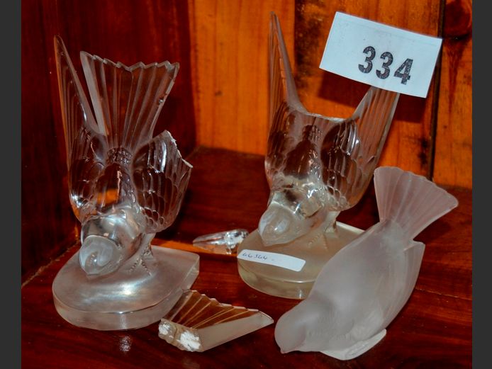 PAIR LALIQUE SWALLOW BOOKENDS [Damaged] & A LALIQUE ROBBIN FIGURINE [Damaged]