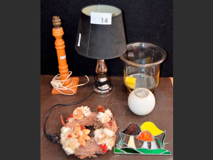 GLASS VASE, 2 x BEDSIDE LAMPS, MINIATURE WREATH, etc