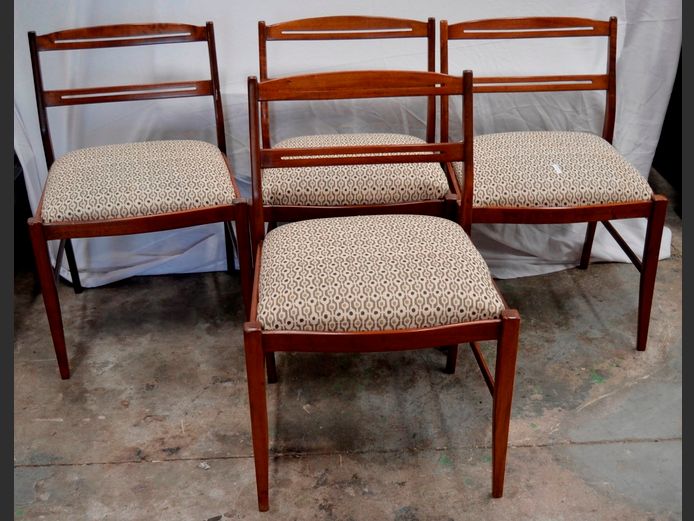 SET OF 4 MID-CENTURY MODERN DINING CHAIRS WITH UPHOLSTERED SEATS