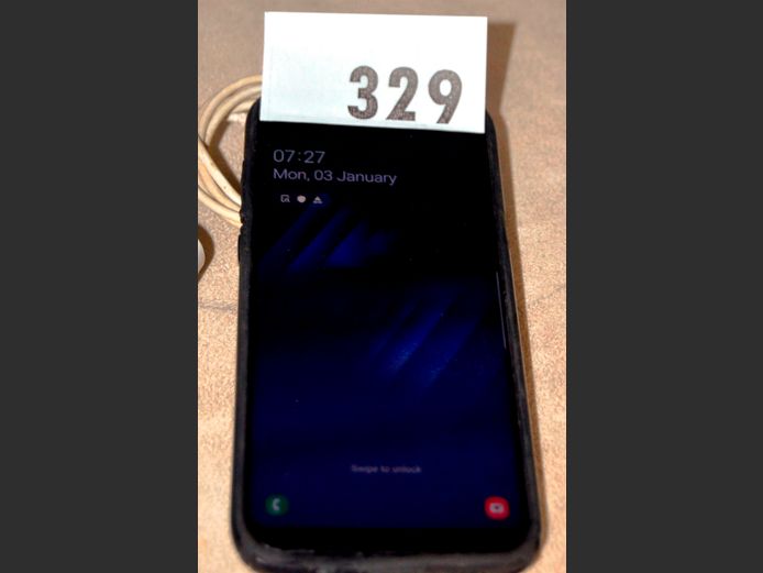 SAMSUNG GALAXY S8+ WITH CHARGER [Switches on]