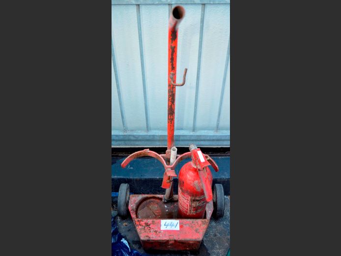 OXY-ACETYLENE TROLLEY & A FIRE EXTINGUISHER [93,95]