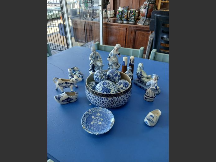 Blue and White smalls - Lot 3
