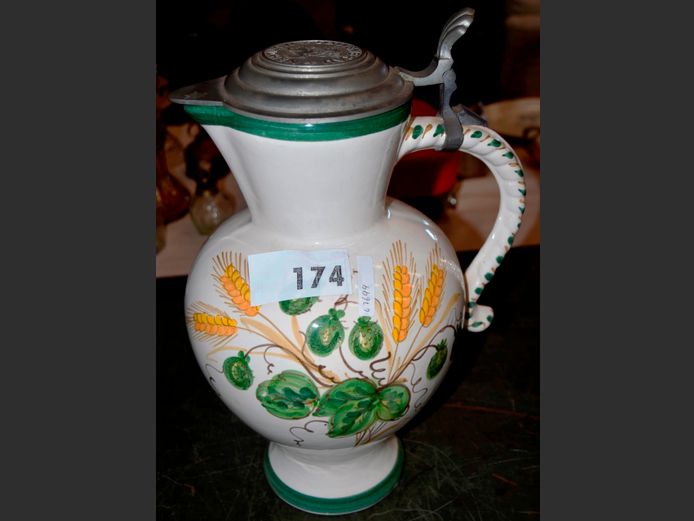 LOWENBRAU MUNCHEN PITCHER WITH PEWTER LID, 40cm High