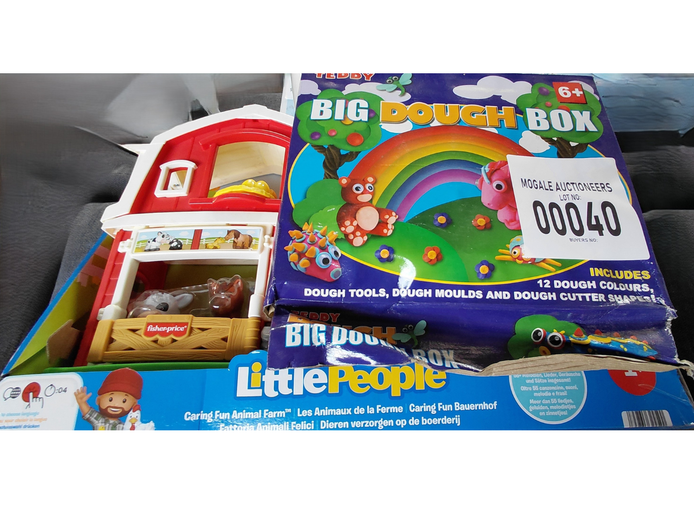 LOT OF BIG DOUGH BOX/ LITTLE PEOPLE TOYS 