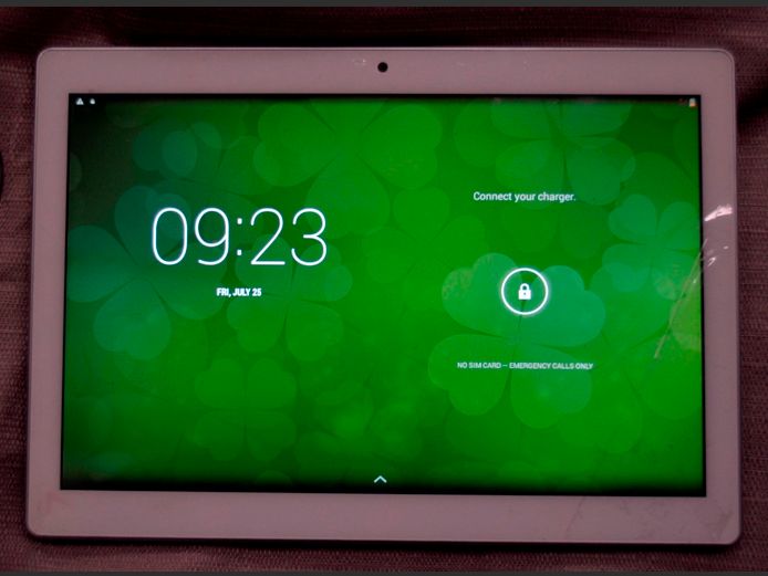 PROLINE 1051H 10" TABLET [Switches on, no charger]