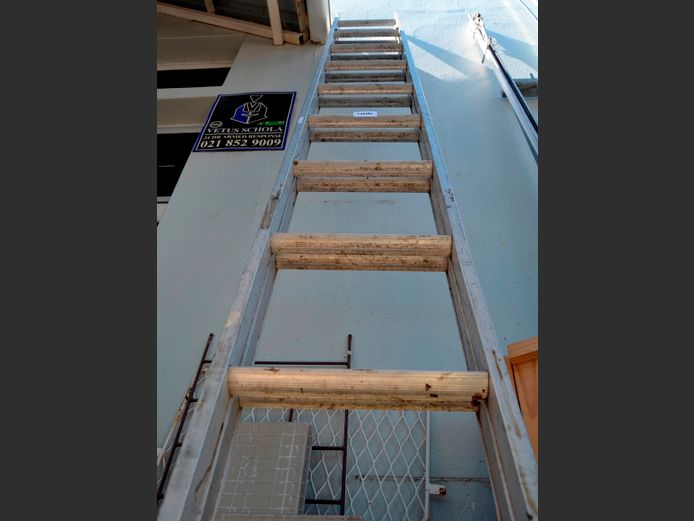 ALUMINIUM 20-STEP LADDER