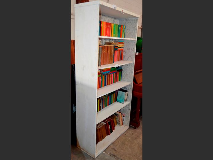 WHITE PAINTED 5-TIER BOOKSHELF, 91 x 36 x 184cm [Excluding books] [#: 377283699]