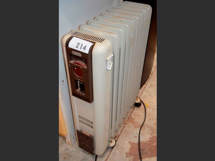 OIL HEATER [Switches on, untested further]
