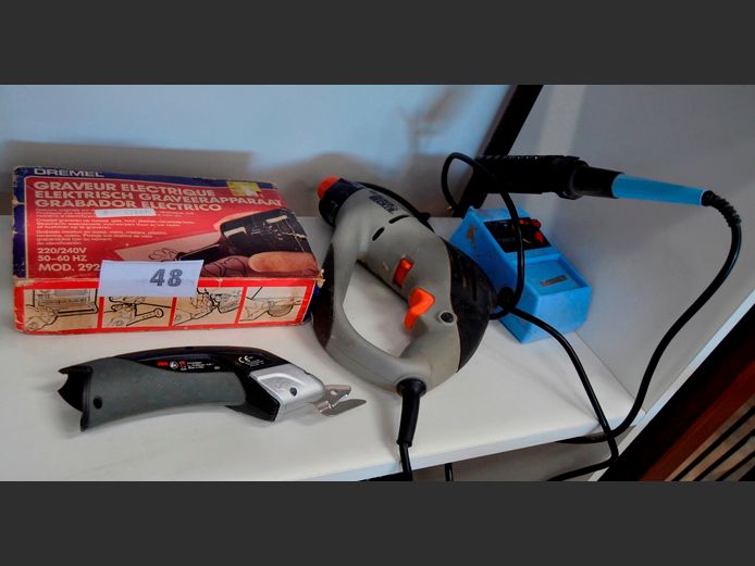 BLACK & DECKER BIT DRIVER, SOLDERING IRON, ENGRAVER, etc [Switch on, untested further]