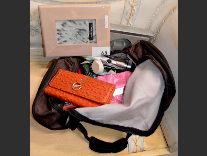 SET UNION JACK BELT BUCKLE & CUFFLINKS, VANGUARD CAMERA BAG, etc