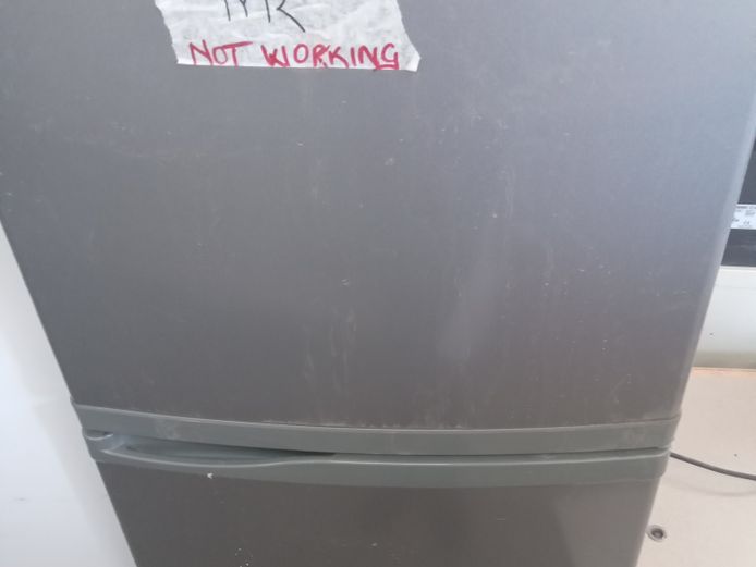 DEFY middle fridge (NR)