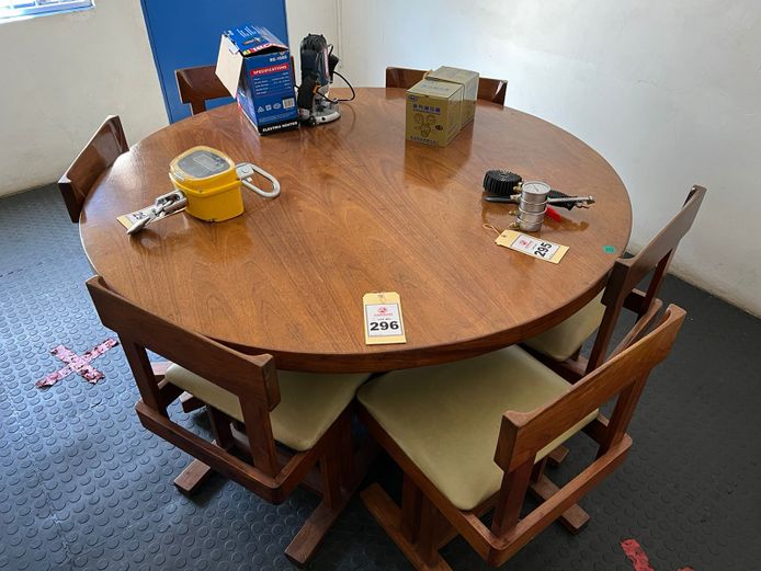 Round table with 6 chairs