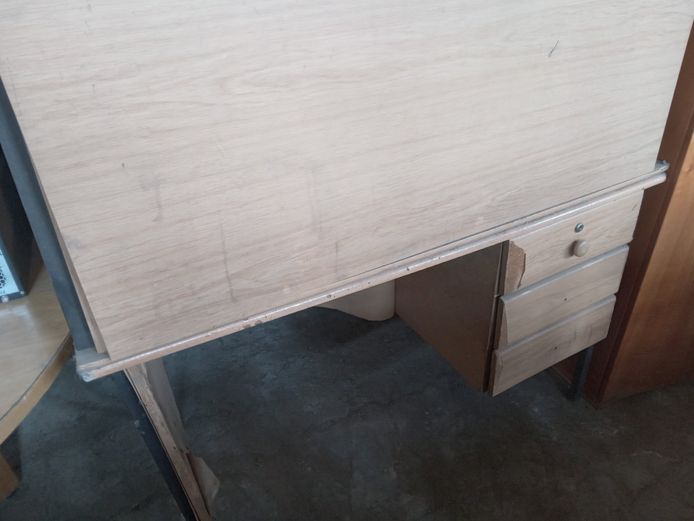Office desk with 3 drawers