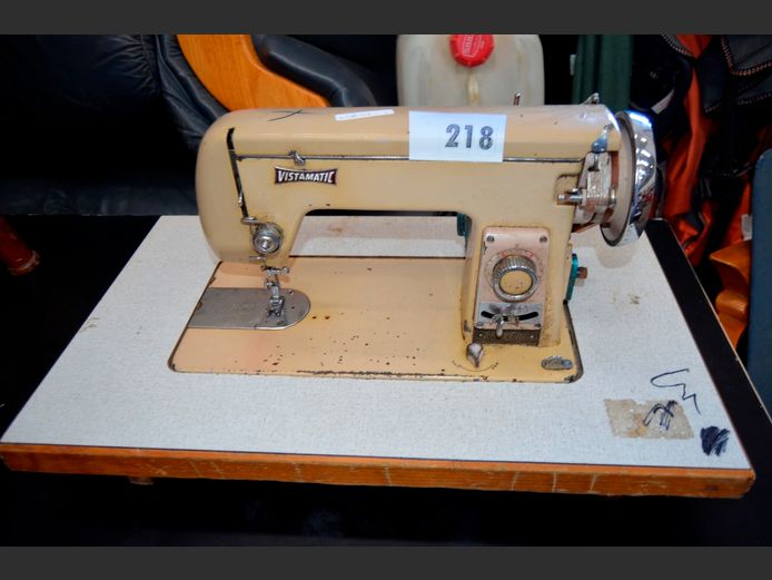 VISTAMATIC ELECTRIC SEWING MACHINE [Switches on]