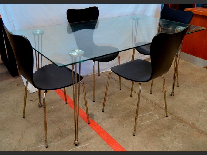 GLASS & CHROME DINING TABLE ON HAIRPIN LEGS WITH 4 BLACK PAINTED ANT STYLE CHAIRS, 160 x 90 x 74cm [Chrome rusted]