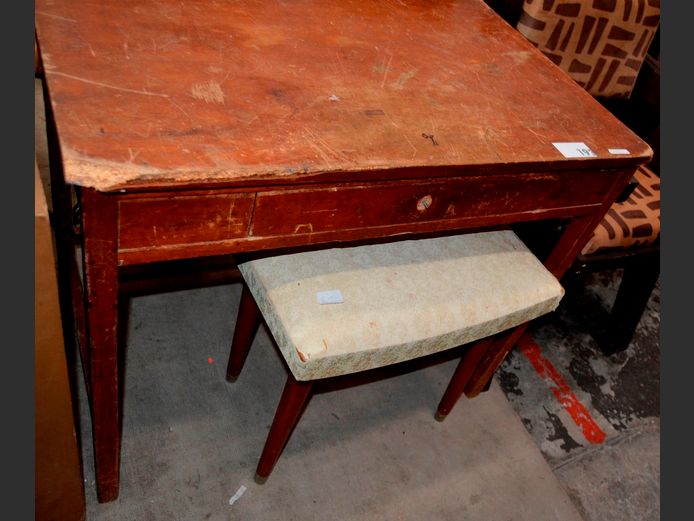 TEAK FINISH SINGLE DRAWER DESK & RETRO STOOL, Desk = 91 x 60 x 75cm; Stool = 55 x 34 x 50cm [Desk damaged]