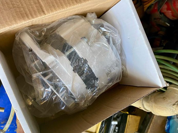 2 x alternator
1 x starter