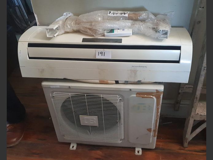 DB 9 000BTU SPLIT AIR CONDITIONER WITH REMOTE 