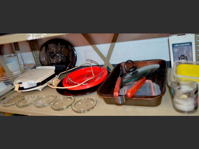 AIM SNACKWICH MAKER, L.E.D. LANTERN, GLASS COASTERS, etc [Switch on, untested further]