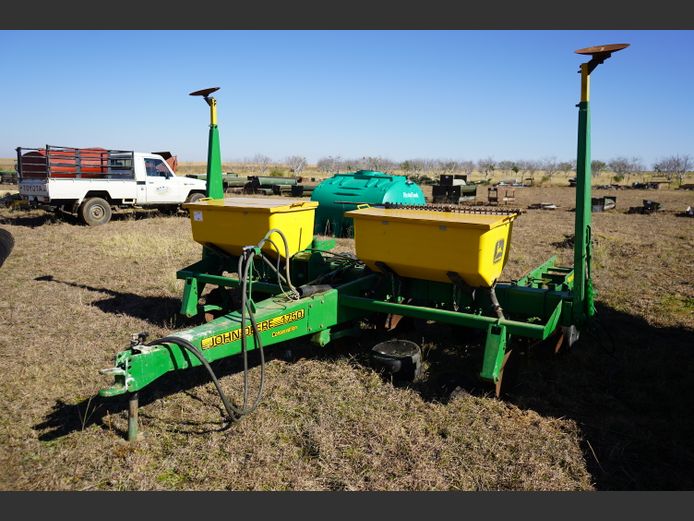 John Deere 1750 Planter 4-Ry