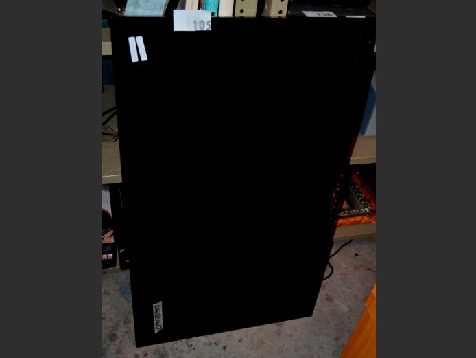 HISENSE 40" L.E.D. TV [Switches on, screen cracked] ### LICENCE PLEASE ###