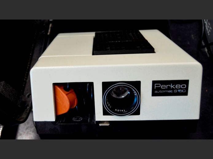 ZEISS ICON PERKEO AUTOMAT S150 PROJECTOR WITH CASE, 33 x 28 x 16cm [Switches on, untested further]