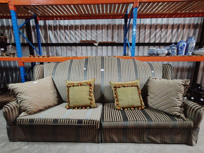 Large Sofa & Scatter Cushions (STC)