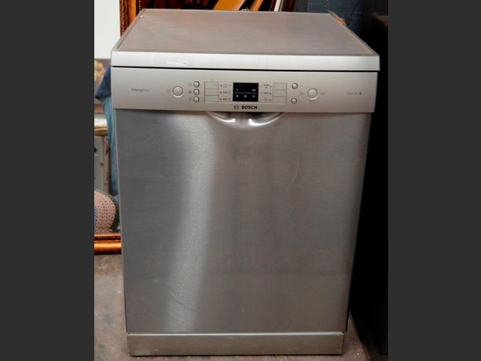 BOSCH STAINLESS STEEL DISHWASHER [Switches on, untested further]