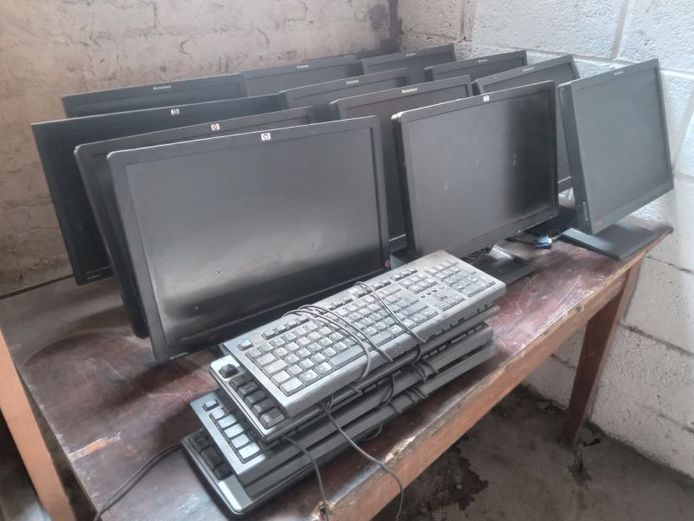 Assorted monitors & keyboards