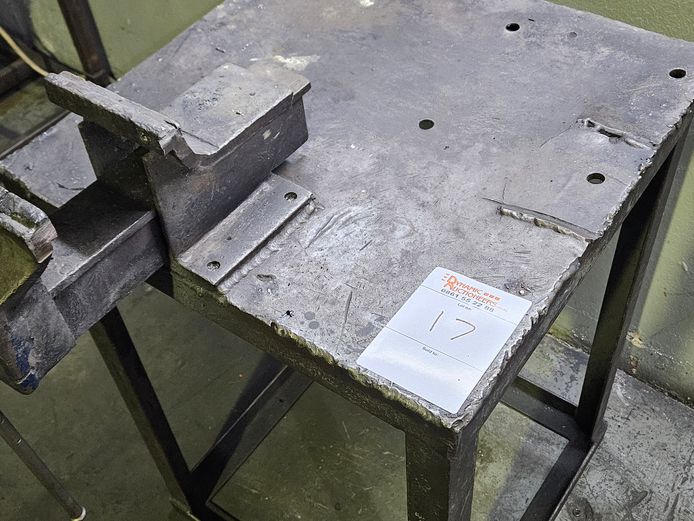 SQAURE SHAPED METAL WORKBENCH WITH CLAMP ATTACHMENT