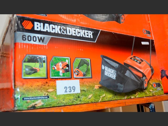 BLACK & DECKER 600W LAWNMOWER [Switches on, untested further]