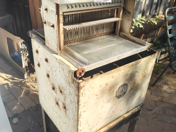 BREAD SLICER