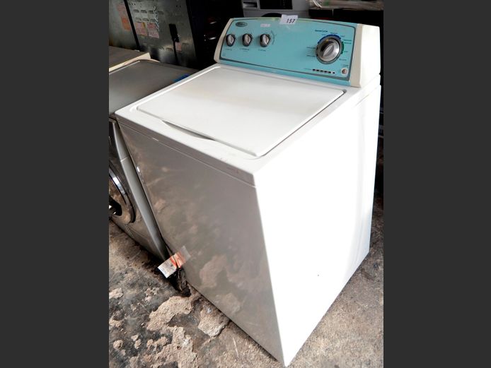 WHIRLPOOL HEAVY DUTY TOP LOADING WASHING MACHINE [Switches on]