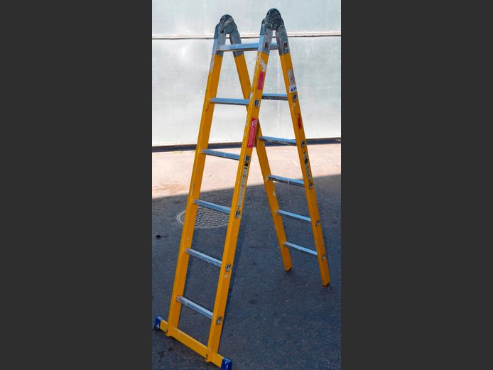 YELLOW ALUMINIUM FOLDING LADDER