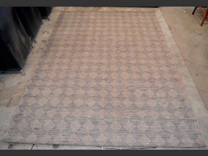 BROWN & GREY CARPET, 225 x 152cm