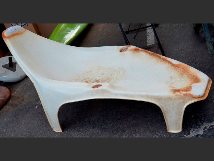 VINTAGE FIBREGLASS SUN LOUNGER