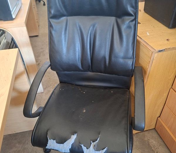High back tilt and swivel chair