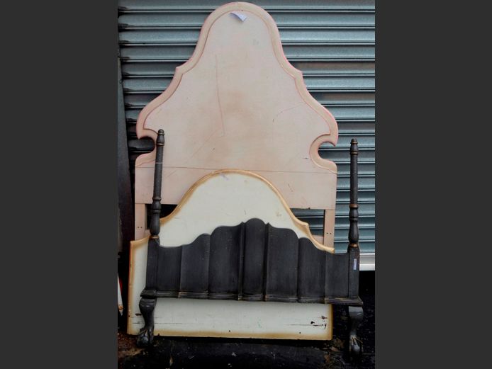 LOT: 2 x WOODEN HEADBOARDS & A FOOTBOARD