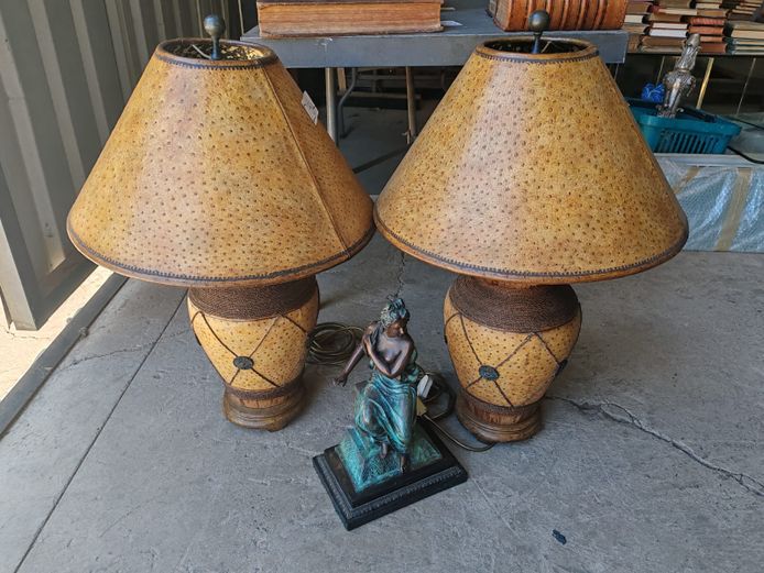 2 x Lamps & Statue (STC)