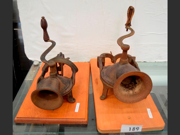 LOT: 2 x ANTIQUE COFFEE GRINDERS