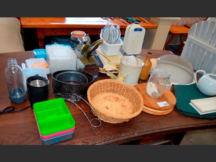 CHOPPING BOARDS, PLACEMATS, TRAYS, CANISTERS, etc