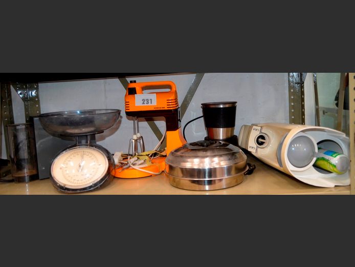 LOT: NESPRESSO COFFEE MACHINE, SODA STREAM, HAND MIXER, etc [Switch on, untested further]