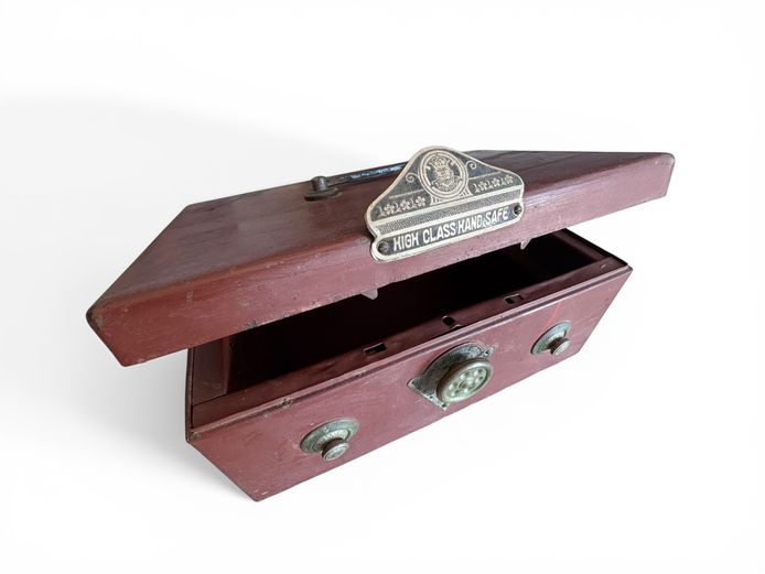 Vintage High Class Hand Safe