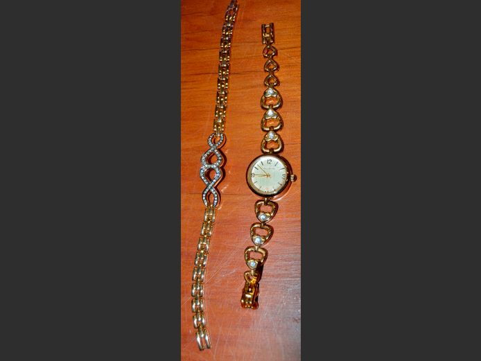 HALLMARK LADIES WRIST WATCH & BRACELET SET
