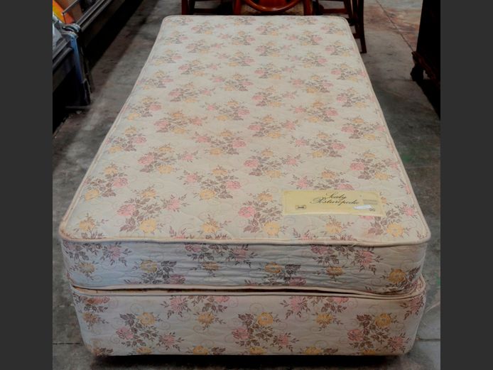 SEALY POSTUREPEDIC SINGLE BED BASE & MATTRESS SET