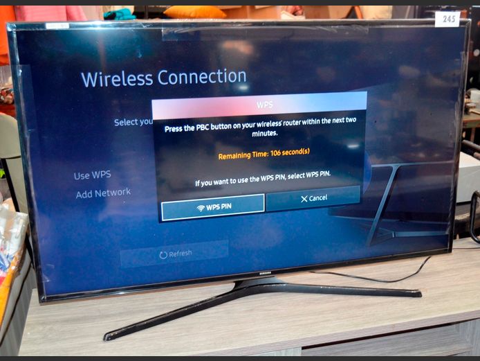 SAMSUNG 50" SMART TV [Switches on] ### LICENCE PLEASE ###